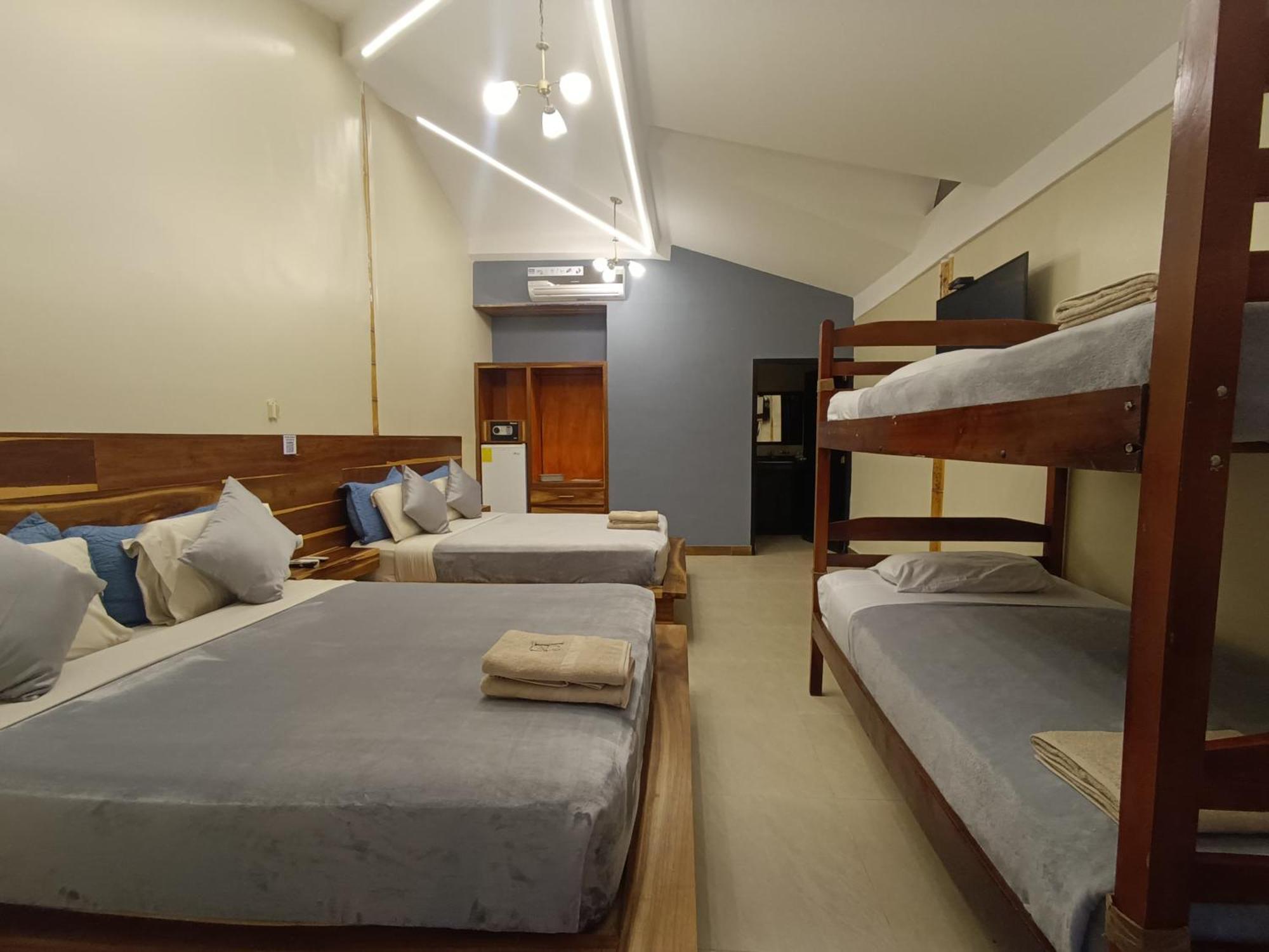 Hotel Berlin International ปูแอร์โตโลเปซ ภายนอก รูปภาพ