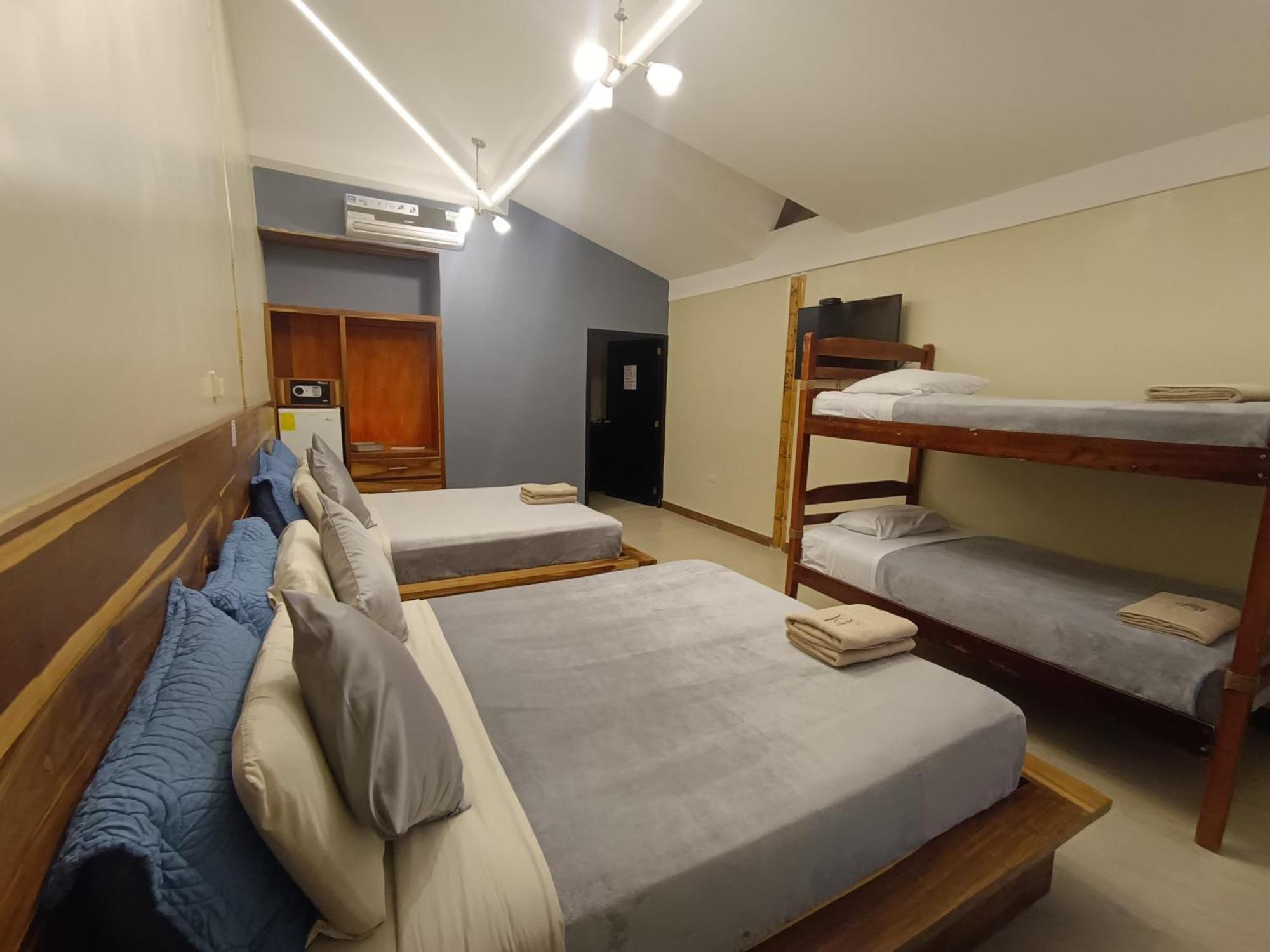 Hotel Berlin International ปูแอร์โตโลเปซ ภายนอก รูปภาพ