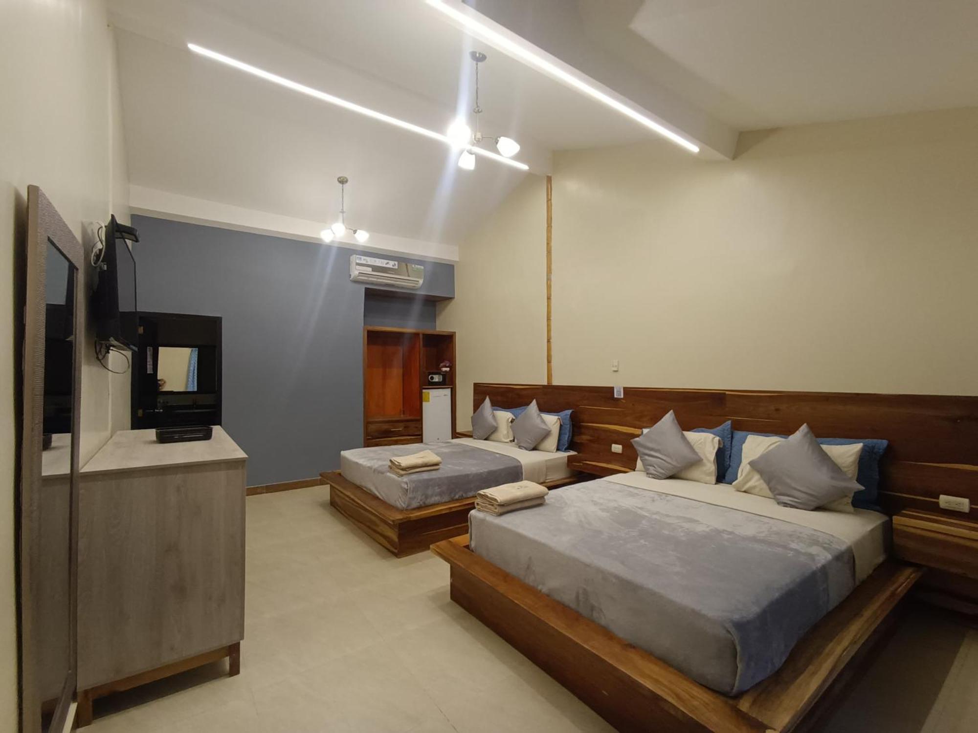Hotel Berlin International ปูแอร์โตโลเปซ ภายนอก รูปภาพ