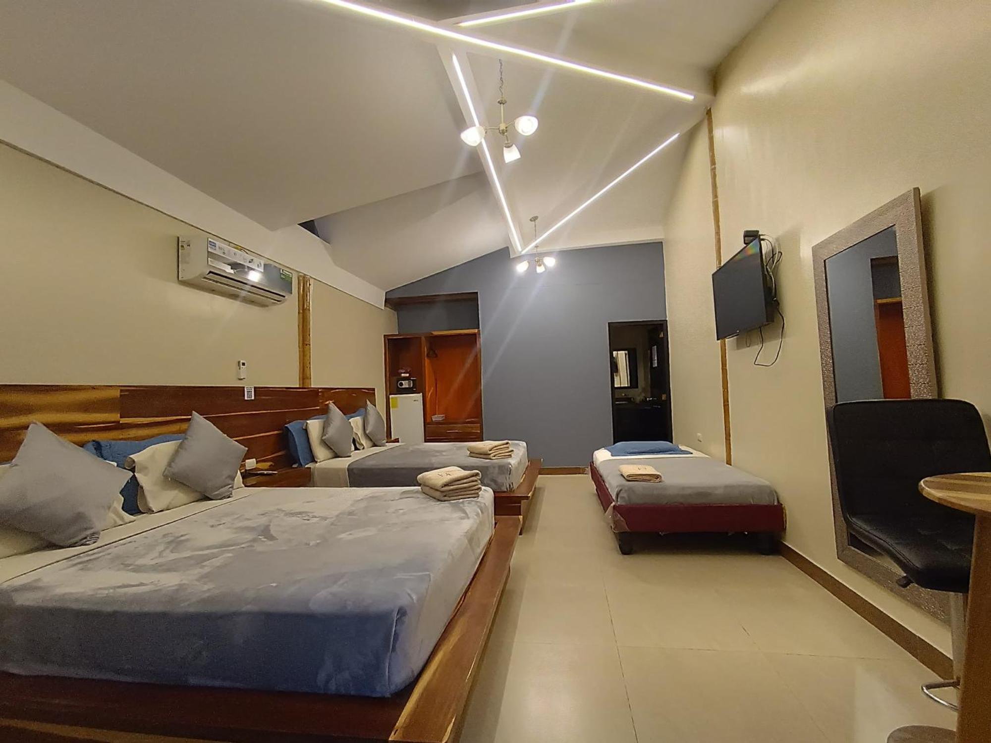 Hotel Berlin International ปูแอร์โตโลเปซ ภายนอก รูปภาพ